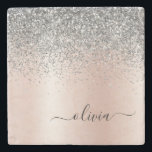 Ro Guld -  Rosa Silver Glitter Monogram Stenunderlägg<br><div class="desc">Ro Guld -  Rosa och Silver Faux Foil Metallic Gnistra Glitter Brushed Metall Monogram Namn Stone Tile. Det gör perfekt studenten,  söt 16-årsdag,  bröllop,  möhippa,  årsdag,  babydusch eller bachelorette-fest till någon som kärlek glam lyx och chic stilar.</div>