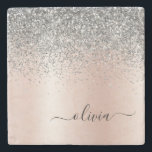 Ro Guld -  Rosa Silver Glitter Monogram Stenunderlägg<br><div class="desc">Ro Guld -  Rosa och Silver Faux Foil Metallic Gnistra Glitter Brushed Metall Monogram Namn Stone Tile. Det gör perfekt studenten,  söt 16-årsdag,  bröllop,  möhippa,  årsdag,  babydusch eller bachelorette-fest till någon som kärlek glam lyx och chic stilar.</div>