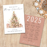 Ro Guld Träd 2025 Kalender God jul Julkort<br><div class="desc">Ro Guld Treet 2025 Calendar God jul finns i ett handskript för snyggten stil. Med en handfull kalender för 2025 på baksidan för dina mottagare och Gott nytt år hälsning.</div>