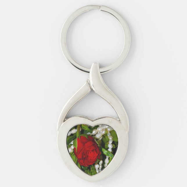 Ro och pärlor twisted heart silverfärgad nyckelring (Framsidan)