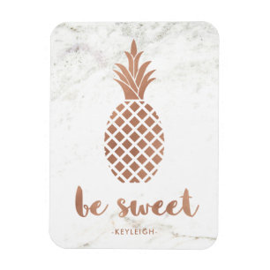 Ro Rosa Ananas vid vit marmor Vara sötad Magnet
