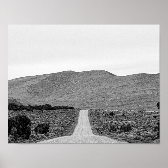Road Outta Town // Black and White Scenery Poster (Framsidan)
