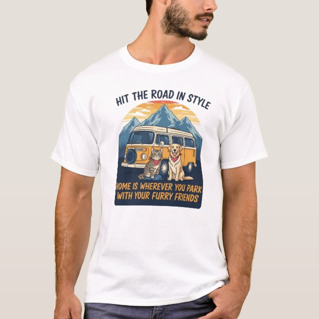 Road Trip With Furry Friends T-Shirt (Framsida)