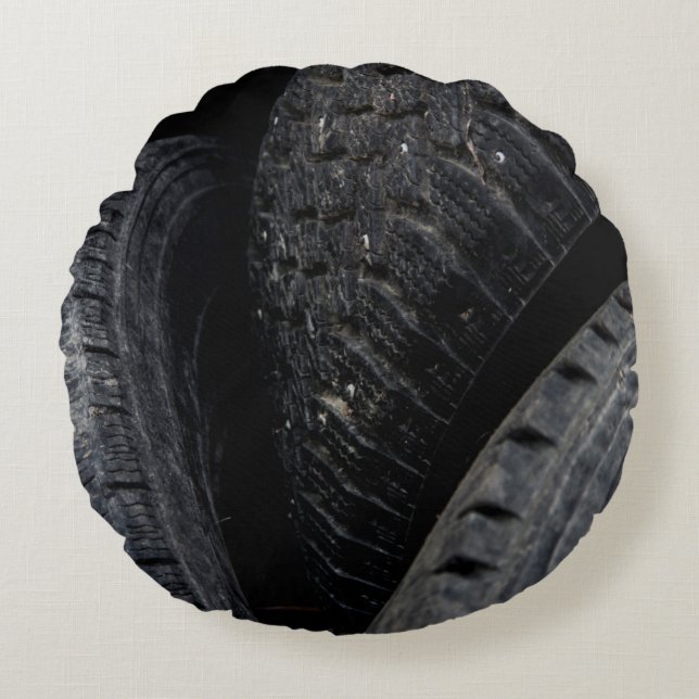 Roadtrips för bilkörning av gamla däck Black Rund Kudde (Framsidan)