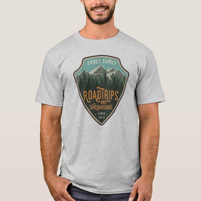 Roadtrips och shenanigans t shirt (Framsida)