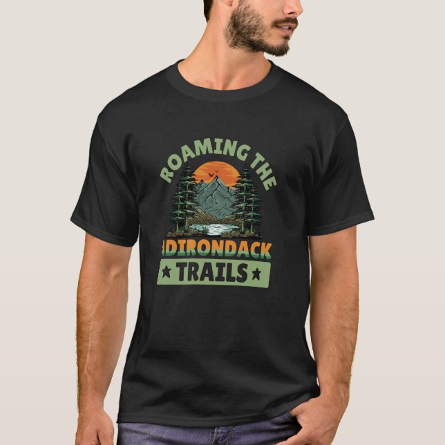 Roaming av Adirondack Trails Mountains Sjö Träd T Shirt (Framsida)