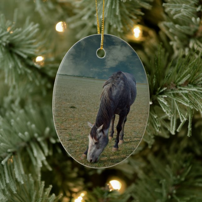 Roan Horse Grasing in Paddock Julgransprydnad Keramik (Träd)