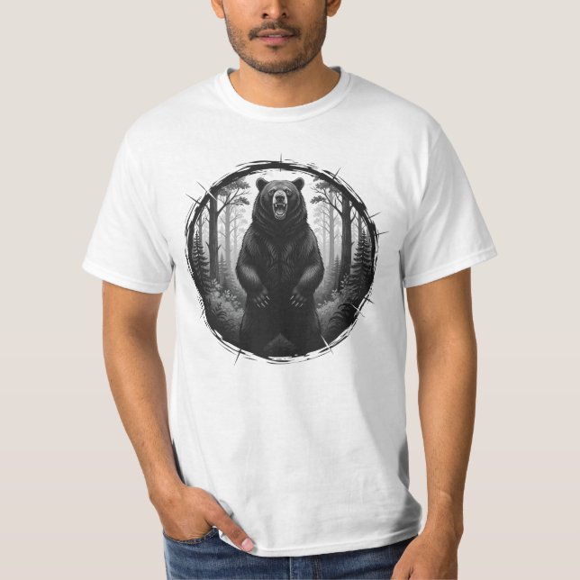 Roaring Bear Illustration – Wild Forest Graphic T- T Shirt (Framsida)