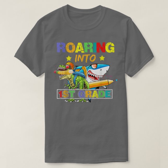 Roaring Into 1st Grade Dinosaur Shark Back to Scho T Shirt (Design framsida)