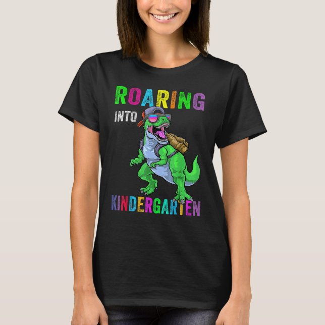 Roaring Into Kindergarten Dinosaur 1st Day Back To T Shirt (Framsida)