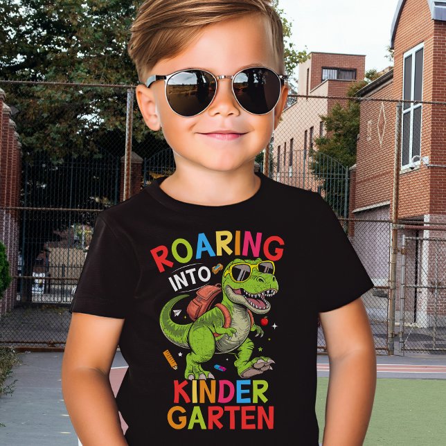 Roaring into Kindergarten Dinosaur – School T Shirt (Skapare uppladdad)