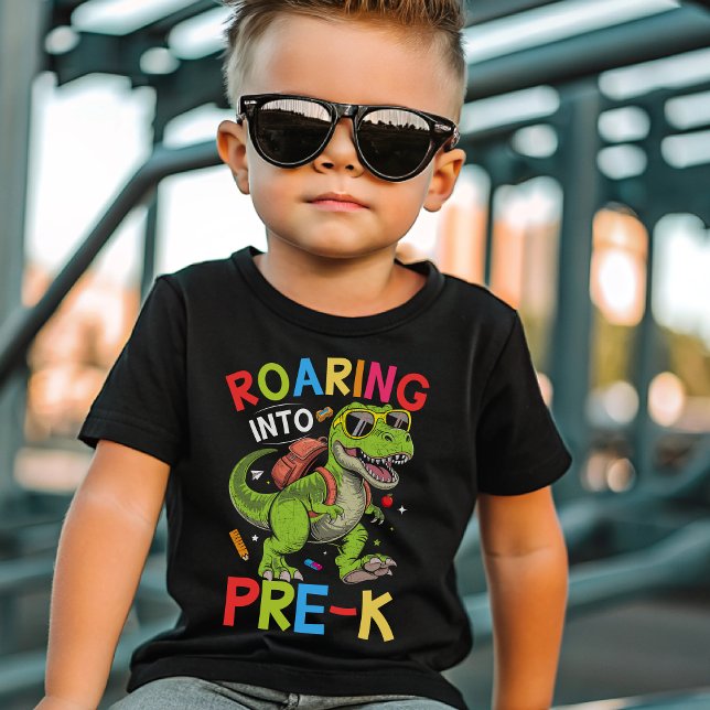 Roaring into Pre-K Dinosaur – Back to School T Shirt (Skapare uppladdad)