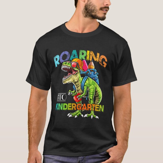 Roaring Kindergarten Dinosaur T Rex Back to school Shirt (Framsida)
