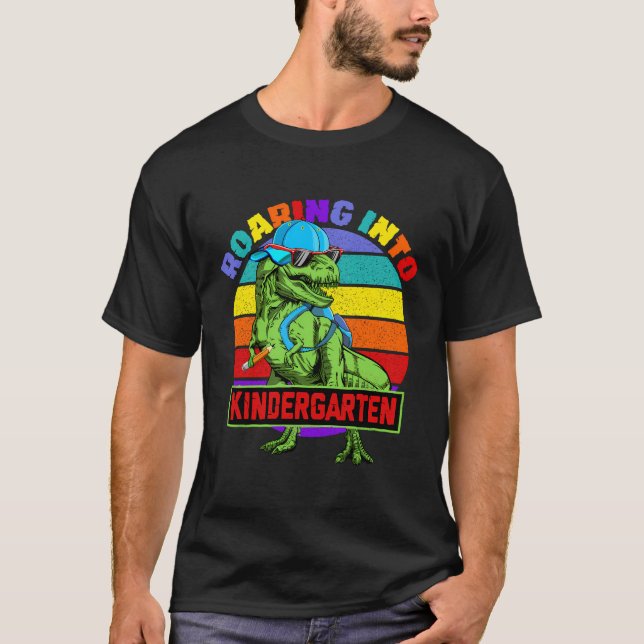 Roaring Kindergarten Dinosaur T Rex Back to school Shirt (Framsida)
