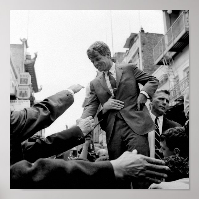 Robert Kennedy Pressing the Flesh - 1968 Poster (Framsidan)