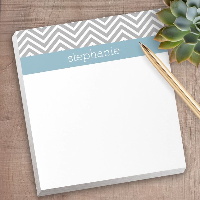 Robin Egg Blue och Grått Chevrons eget namn Anteckningsblock (Personalized notepad - great for a gift or your home office)