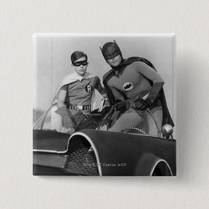 Robin och Batman ständiga i Batmobile Knapp