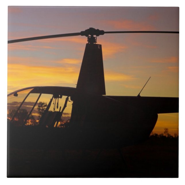 Robinson R44 helikopter vid solnedgång Kakelplatta (Framsidan)