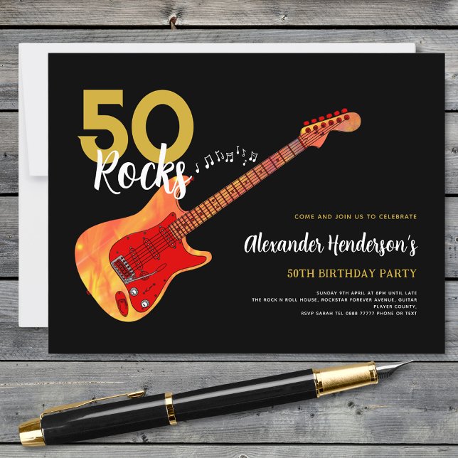 Rock and Roll 50-års födelsedagsfest 50 rocks Inbjudan Vykort (Rock and roll 50th birthday party black and gold budget postcard invitation fire electric guitar)