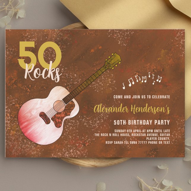 Rock and Roll 50-års födelsedagsgitarr Rustic Brow Inbjudningar (50 Rocks Country Guitar 50th birthday party invitation gold and brown for him)