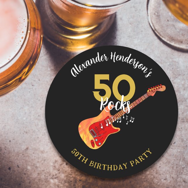 Rock and Roll 50-årsfest Underlägg Papper Rund (50 Rocks cool guitar 50th birthday party paper coaster gold and black personalized for him)