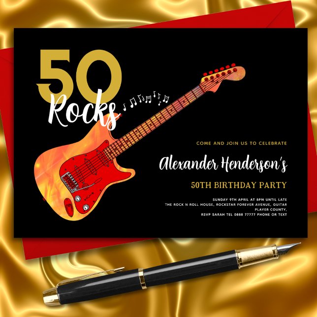 Rock and roll 50:e födelsedagsfesten 50 sten inbjudningar (Rock and roll 50th birthday party invitation fire electric guitar black and gold 50 Rocks theme)