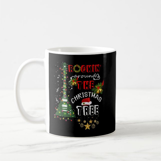 Rockar runt julgitarrträdet Santa mössa Kaffemugg (Vänster)