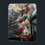 Rockefeller Center Drummer Boy God New York Magnet<br><div class="desc">Har ett originalfoto från färg av en "Little Drummer Boy"-staty, som lägger till Rockefeller Center för julens julhelg. Fotograferad i Manhattan, New York City. Många andra NYC- och naturfotografier finns också tillgängliga från denna butik. Förstår du inte exakt vad du är tittar för? Kontakta Rebecca för att få en produkt...</div>