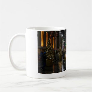 Rockefeller centrerar julgranen i reflexion kaffemugg