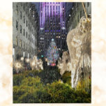 Rockefeller Plaza jul NYC Pussel<br><div class="desc">Denna underbara julscen i Rockefeller Plaza verkar avlägsen i dag, men det kommer att vara ert eget att njuta av när den är färdig. Storlekt: (Obs! fungerar också med 520 delara / 16 x 20) 11 x 14-tums pussel med Gift Box, 252 Delarare. Det här pusslet ger inte bara underhållning...</div>