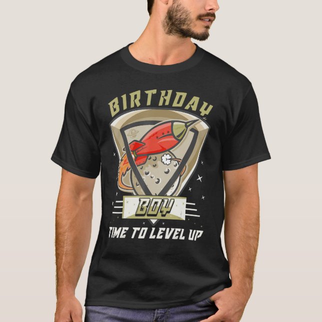 Rocket Galaxy Rymden Birthday Boy Time to Lev T Shirt (Framsida)