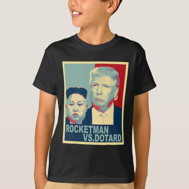 Rocketman Vs The Dotard Kim Jong Un Funny Trump Me T Shirt (Framsida)