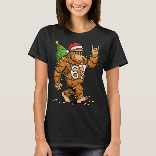 Rockin' Bigfoot Christmas Tree Xmas Lights Funny 6 T Shirt (Framsida)