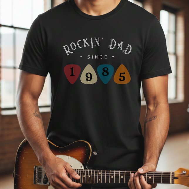Rockin' Pappa Gitarrplektrum Retro Fars Dag T Shirt (Rockin' Dad Guitar Pick Retro Father's Day T-Shirt
)