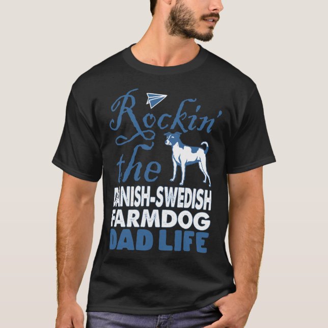 Rockin the Danish-Swedish Farmdog Pappa Life T Shirt (Framsida)
