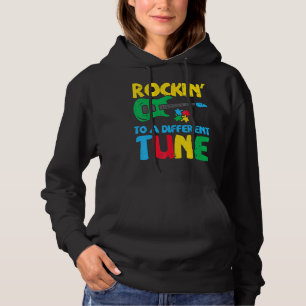Rockin till olika Tune Guitar Autism Awareness M T Shirt