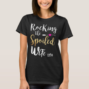 Rocking the Spoiled-livet - Girlkompis Fiancee T Shirt