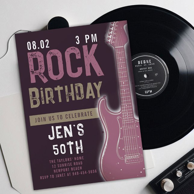 Rockmusik Musiker Gitarr Vuxen Lila Födelsedag Inbjudningar (music musician rock adult birthday party invitation women modern purple maroon electric guitar)