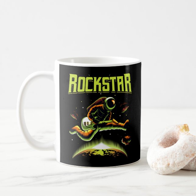 Rockstar astronaut spelar gitarr i rymden kaffemugg (Med munk)