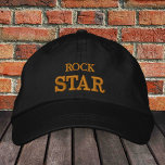 ROCKSTJÄRNA embroderade basebollsocklar guld / sva Broderad Keps<br><div class="desc">Hattbroderade: Klassiskt golden/vit baseboll mode med text "ROCKSTJÄRNA" för världens bästa musikstjärnor,  bandspelare,  College party,  stränerrawe/festival hats</div>