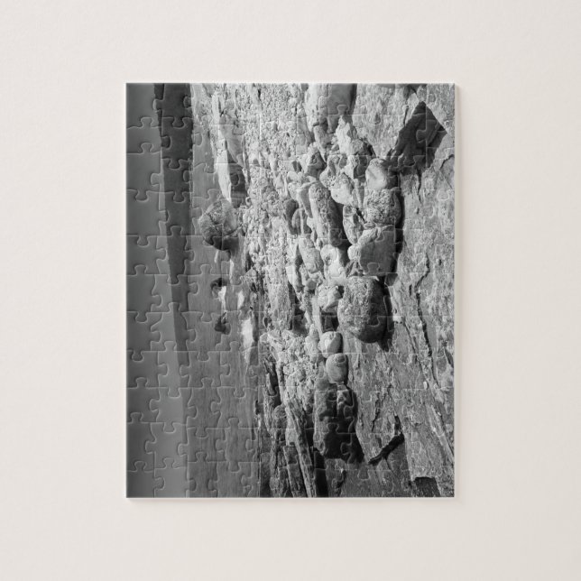 Rocky Beach Black and White Photo Puzzle Pussel (Vertikal)