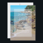 Rocky Beach-bröllopet Spara datumet<br><div class="desc">Den här stranden har en klippig strandlinje. Med bildinställningen kombineras grönt, blått hav, klippt kusten och guldsand. Ordalydelsen är elegant utformad med en vit ogenomskinlig bakgrund från gräns. Det här är den perfekt strandmålets bröllopsdesign som är perfekt för en sommar eller bröllop i havet. Elegant och romantiskt badbröllop sparar datumkortsdesignen...</div>