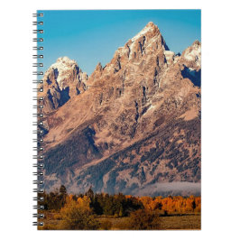 Rocky mountain-bild på anteckningsbok