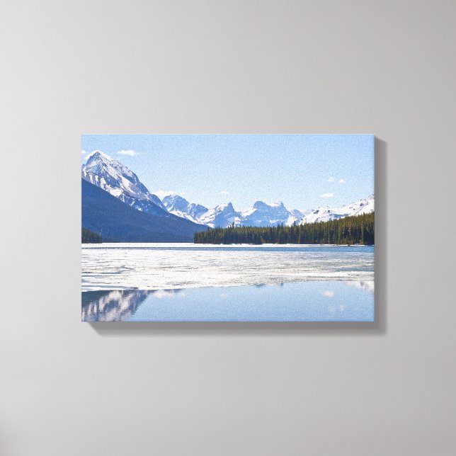 Rocky mountains som återspeglar Maligne sjö Canvastryck (Framsida)