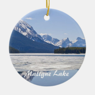 Rocky mountains som återspeglar Maligne sjö Julgransprydnad Keramik