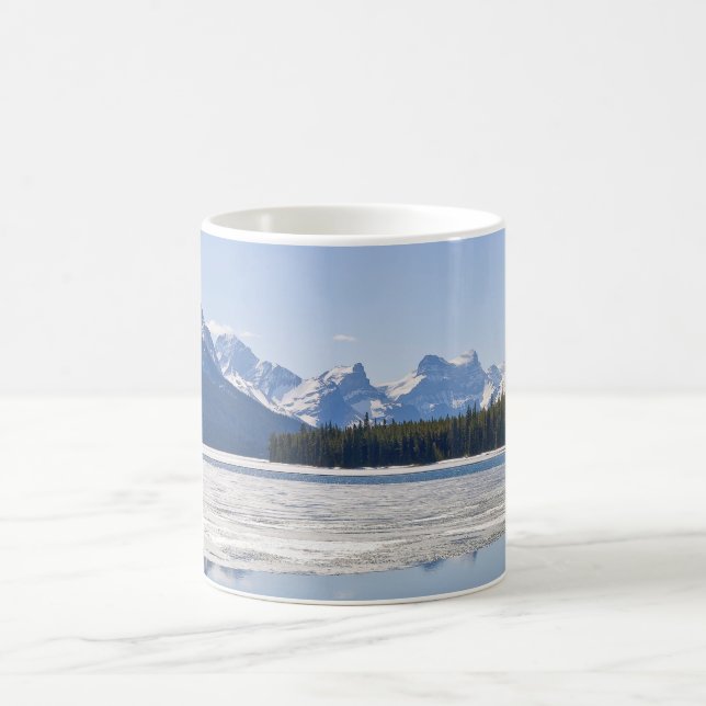 Rocky mountains som återspeglar Maligne Sjö Kaffemugg (Center)