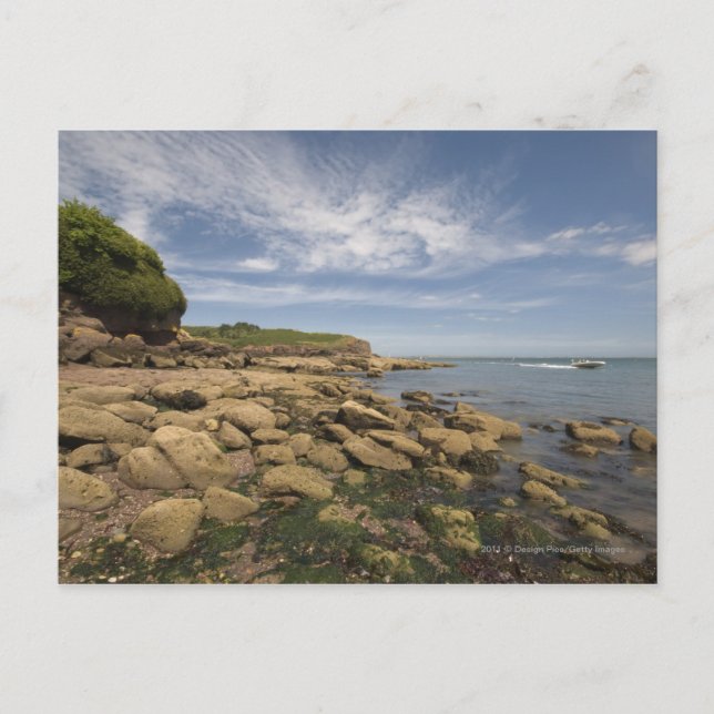 Rocky Seaside with Motorboat Traveling Vykort (Framsida)