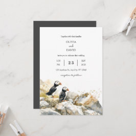 Rocky Shoreline med Puffins Couple Beach Wedding Inbjudningar