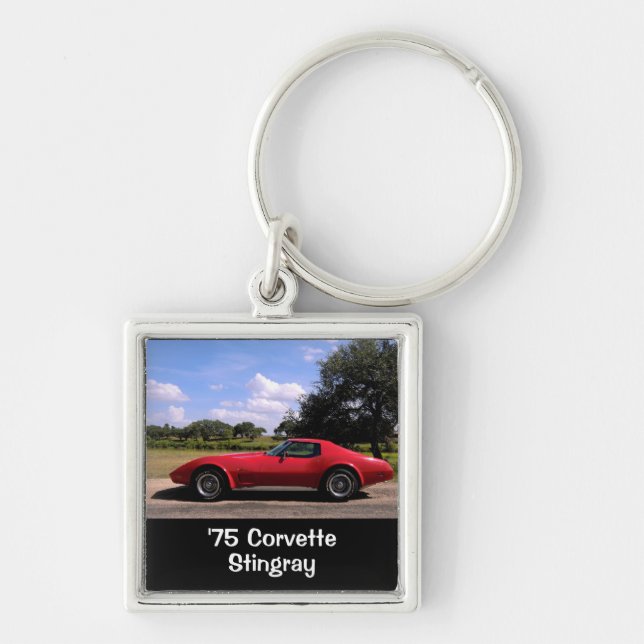 Röd '75 Corvette Stingray Keychain Fyrkantig Silverfärgad Nyckelring (Framsidan)