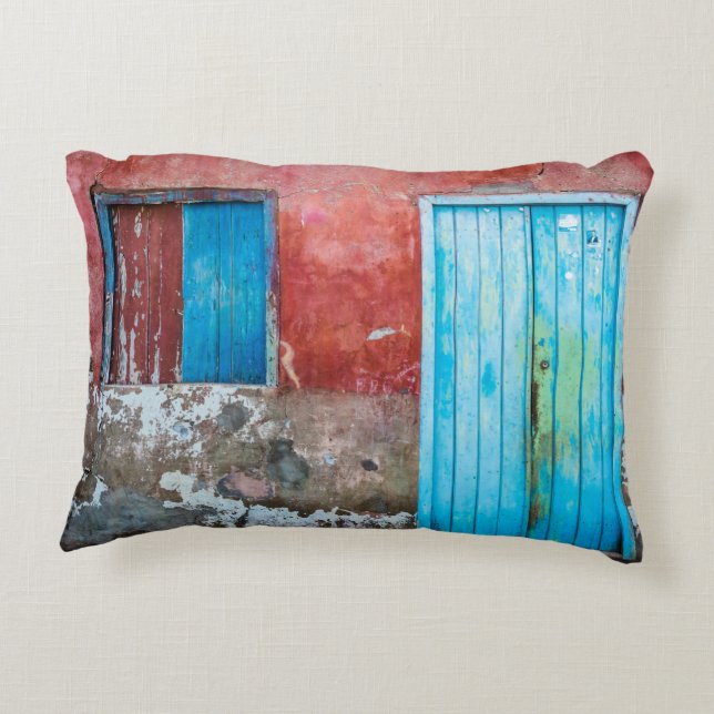 Röd, blå och grått vägg, dörr och fönster prydnadskudde (Baksidan)